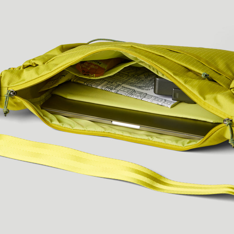 Viaje 12L Shoulder Bag