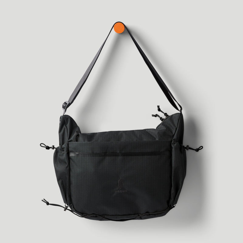 Viaje 12L Shoulder Bag