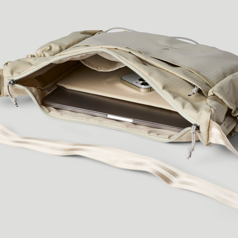 Viaje 12L Shoulder Bag