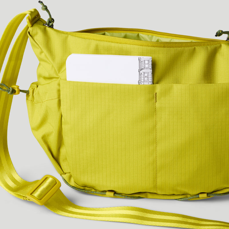 Viaje 9L Shoulder Bag