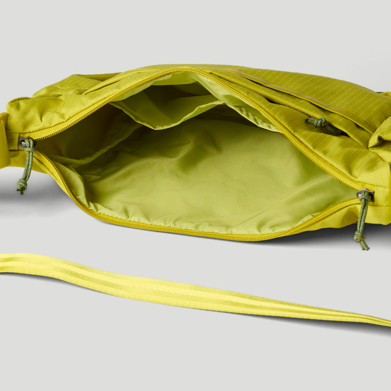 Viaje 9L Shoulder Bag