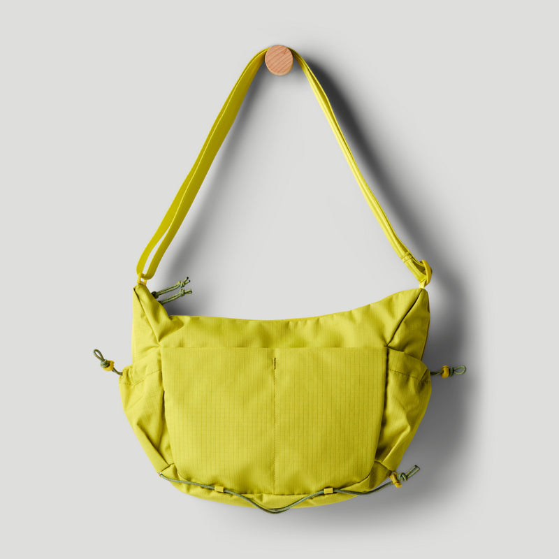 Viaje 9L Shoulder Bag