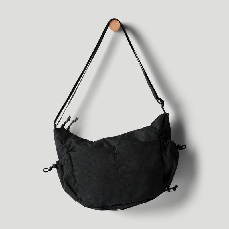 Viaje 9L Shoulder Bag
