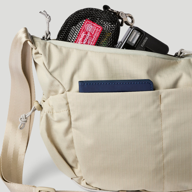 Viaje 9L Shoulder Bag