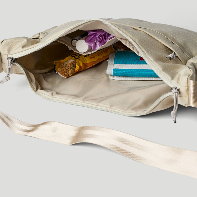 Viaje 9L Shoulder Bag