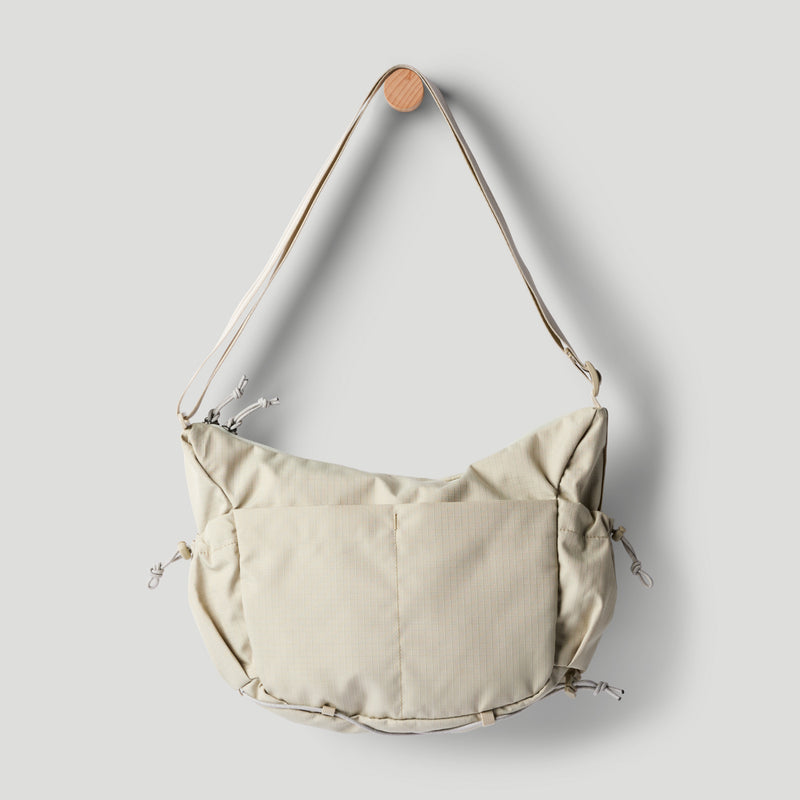 Viaje 9L Shoulder Bag
