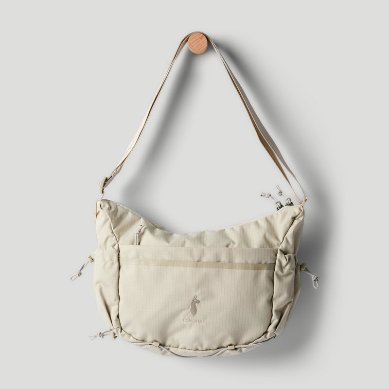 Viaje 9L Shoulder Bag