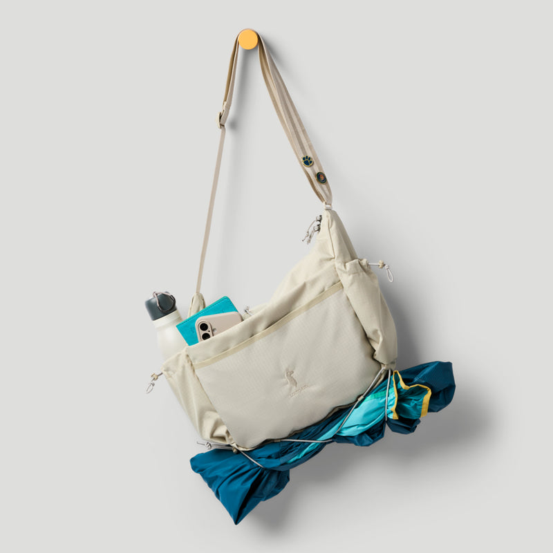 Viaje 9L Shoulder Bag