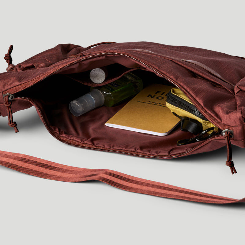 Viaje 9L Shoulder Bag