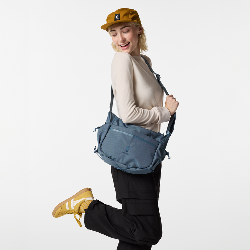 Viaje 9L Shoulder Bag